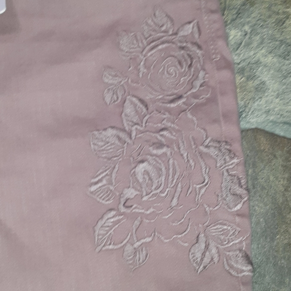 Jean - Picture 3 of 7